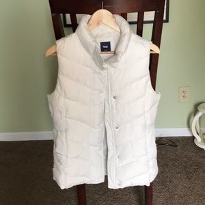 Buy2get1free. GAP puffer vest.